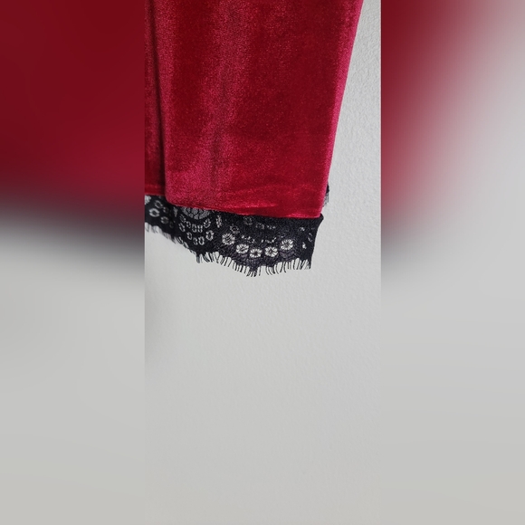 WHITE HOUSE BLACK MARKET VELVET TANK WITH LACE TRIM SIZE SMALL - Picture 8 of 9